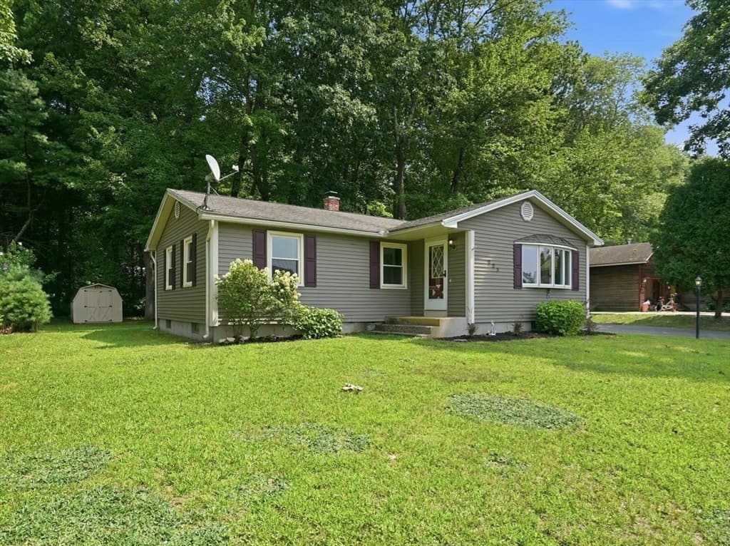 223 Garnet St, Springfield MA 01129