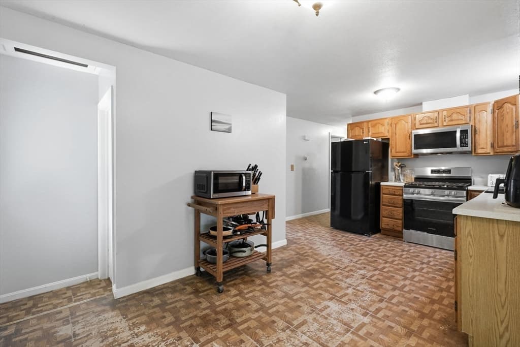 223 Garnet St, Springfield MA 01129 photo 15
