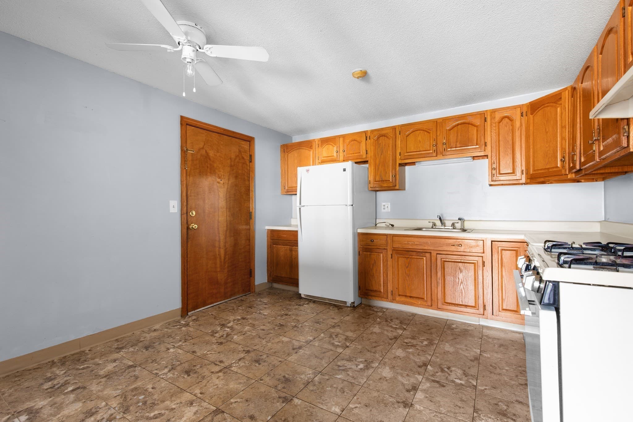 Condominium at 24 Larch St # 8, New Bedford MA 02740, New Bedford, photo 3 of 14