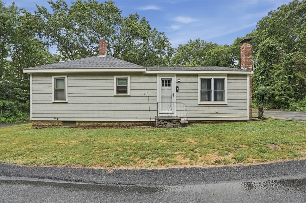 2 Columbus Rd, Plymouth MA 02360