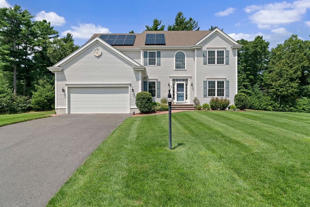 42 Magnolia Way, Bridgewater MA 02324