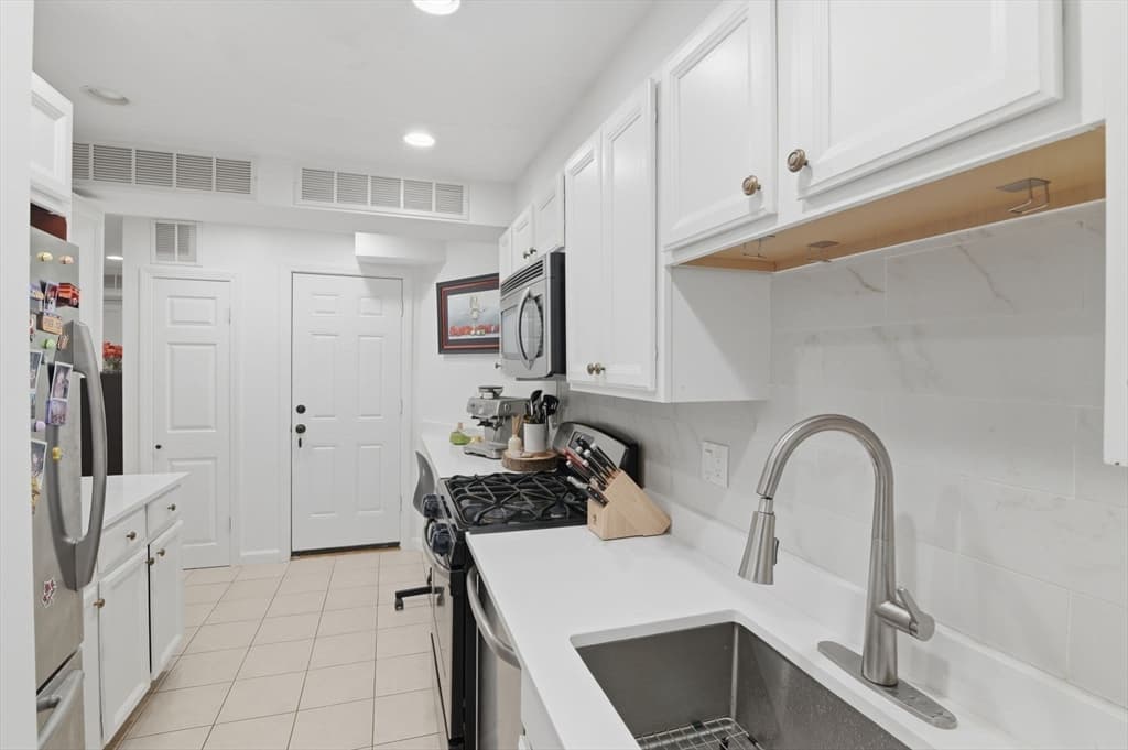 1584 Beacon St # A, Brookline MA 02446 photo 17