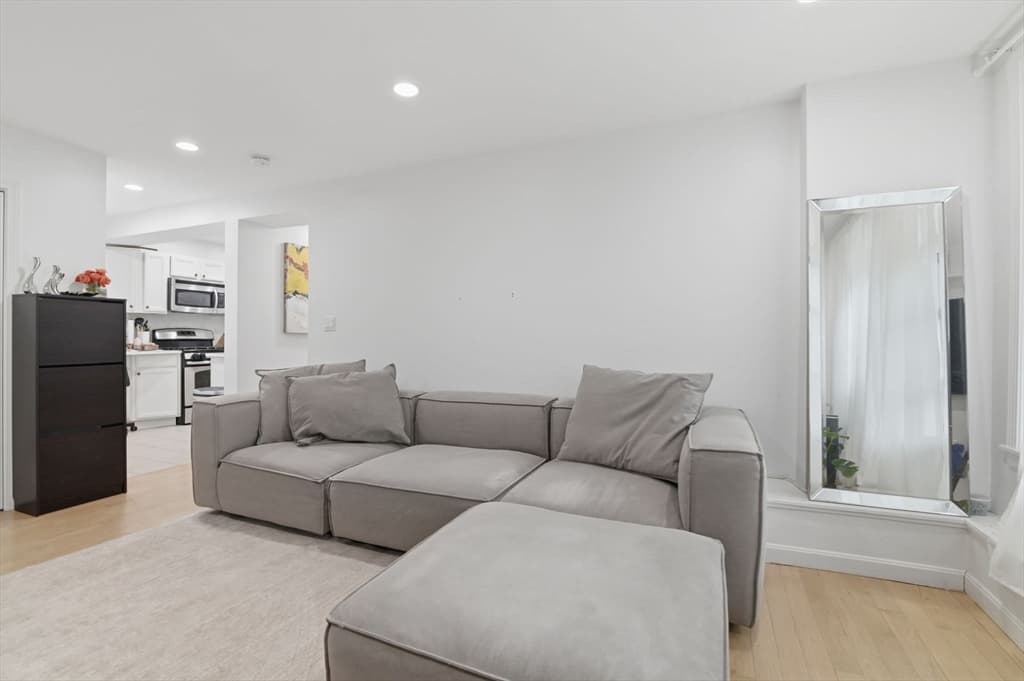 1584 Beacon St # A, Brookline MA 02446 photo 9