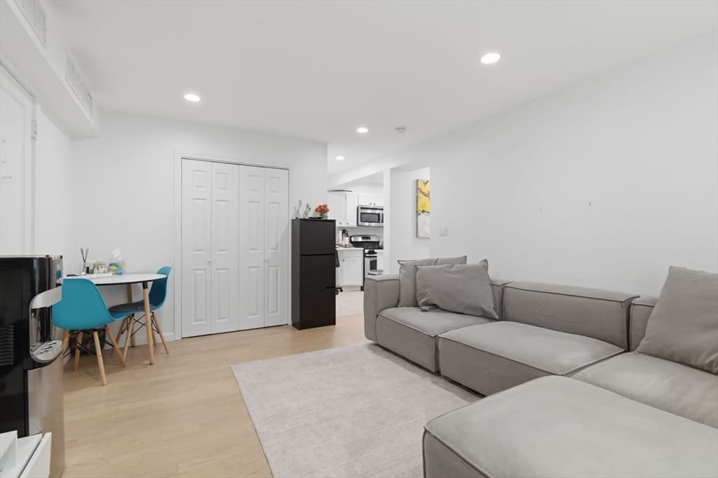 1584 Beacon St # A, Brookline MA 02446 photo 10