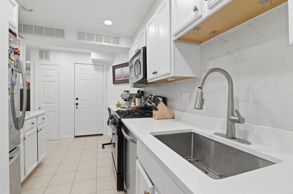 1584 Beacon St # A, Brookline MA 02446 photo 18