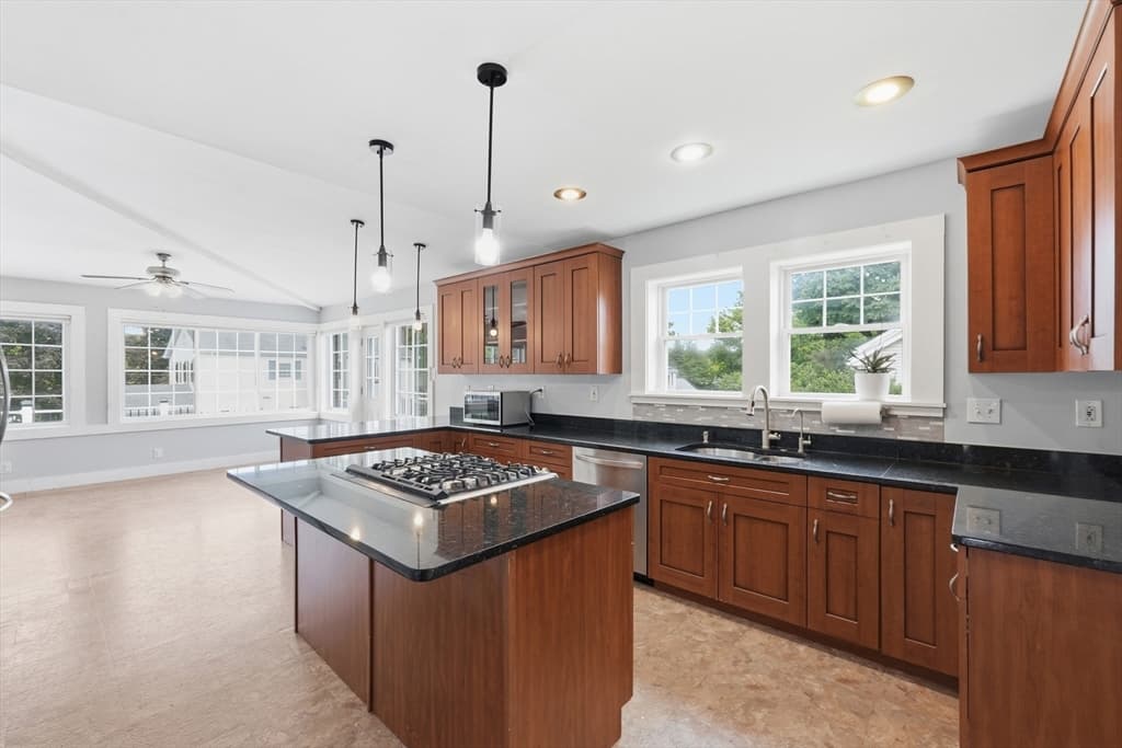 117 Cook Ln, Marlborough MA 01752 photo 5