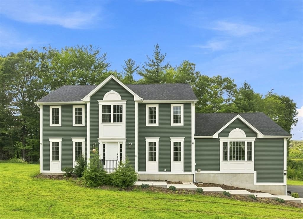 25 Greenbriar Dr, Shrewsbury MA 01545
