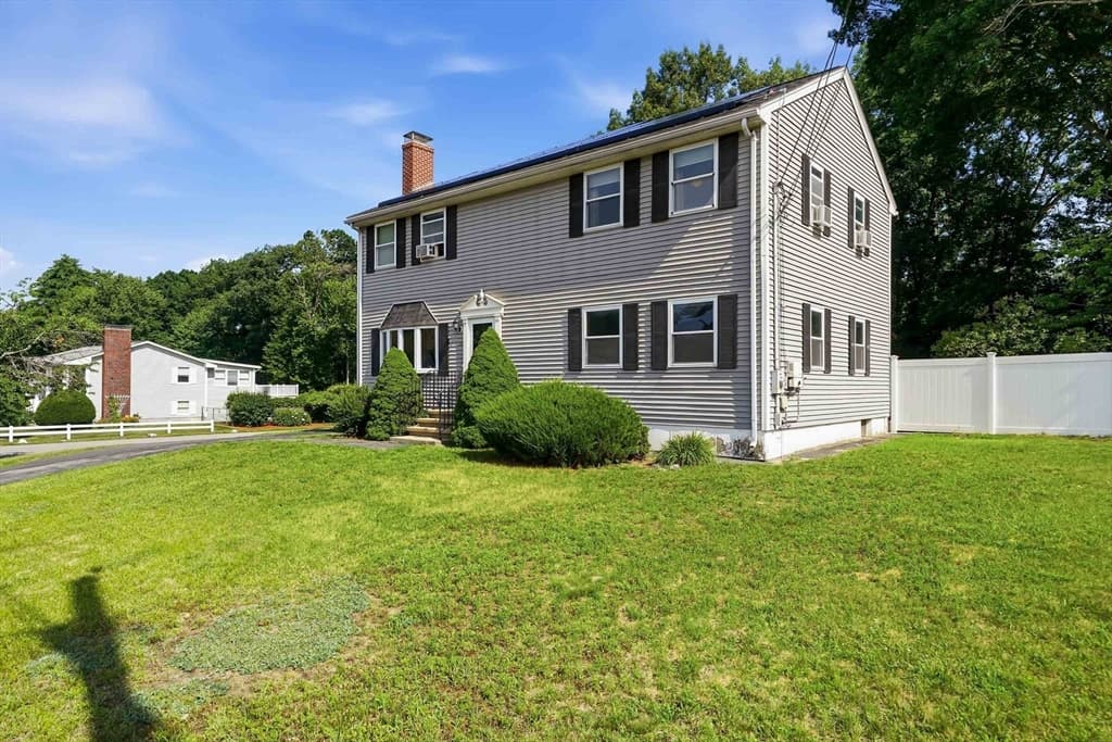 22 Colonial Drive, Salem NH 03079 photo 2