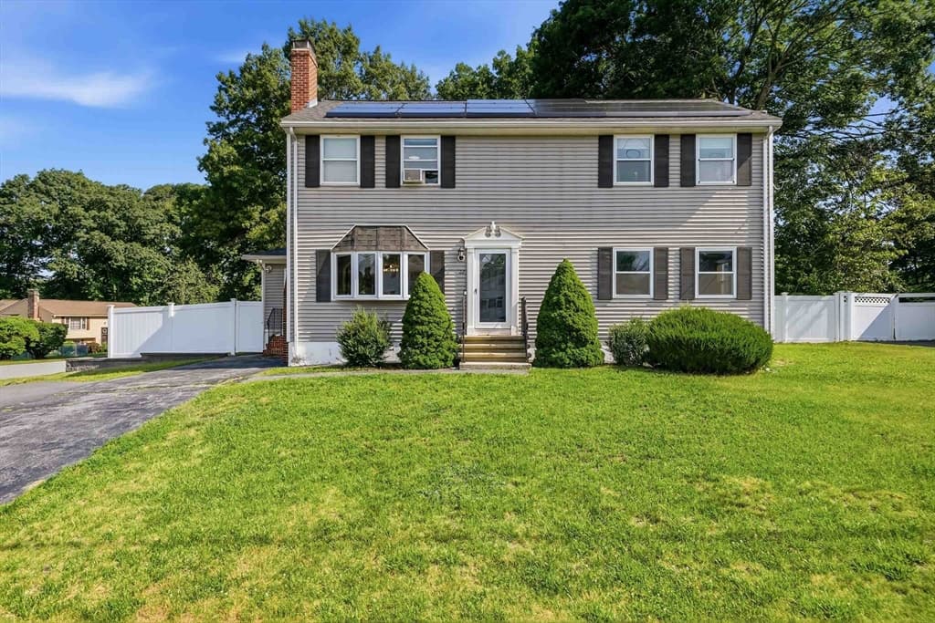 22 Colonial Drive, Salem NH 03079