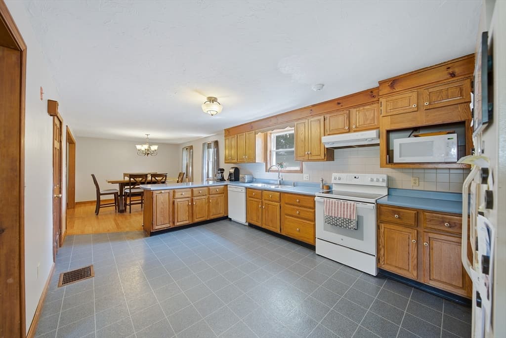 2 Birch St, Oxford MA 01540 photo 10