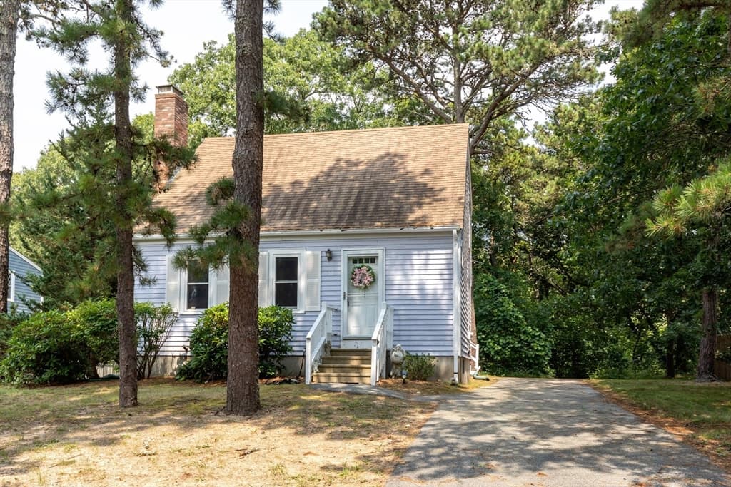 10 Daisy Ln, Yarmouth MA 02664