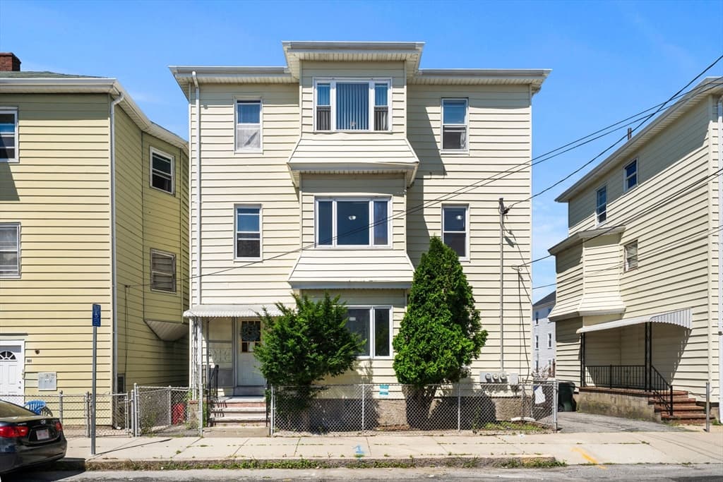 95 Flint St, Fall River MA 02723