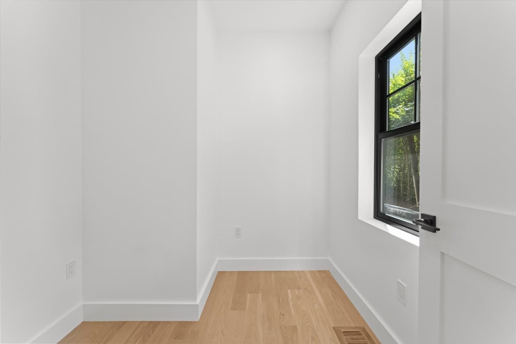 Condominium at 1 Brook # 1A, Manchester MA 01944, Manchester, photo 14 of 35