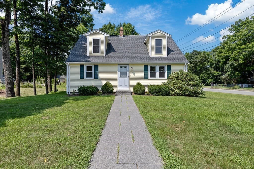 95 Franklin St, Wrentham MA 02093