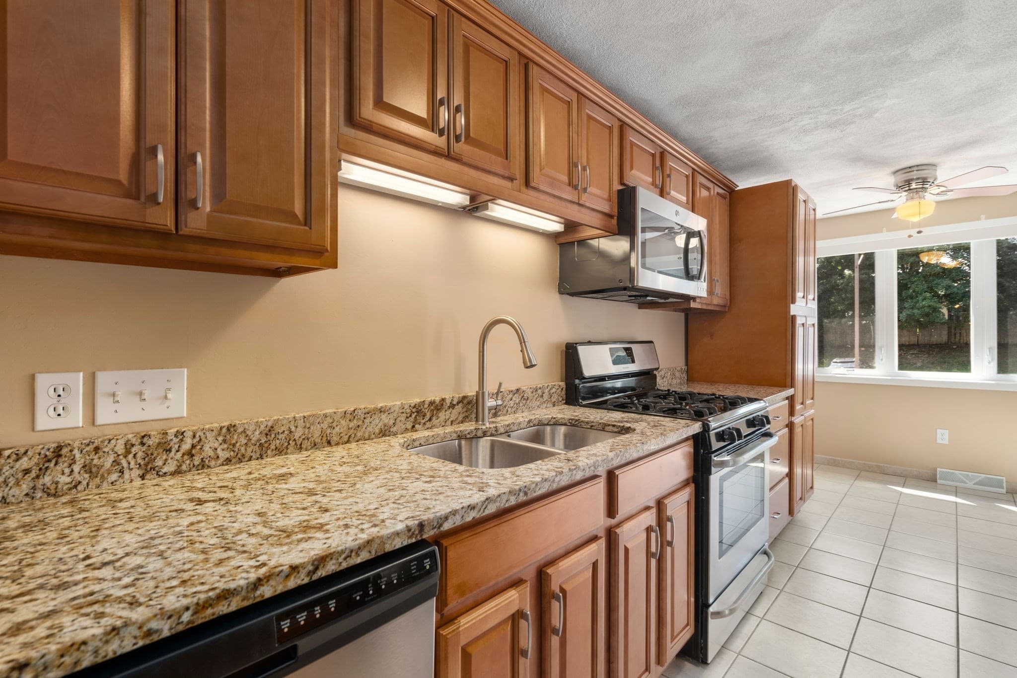 Condominium at 31 Blithewood Ave # 205, Worcester MA 01604, photo 5 of 34