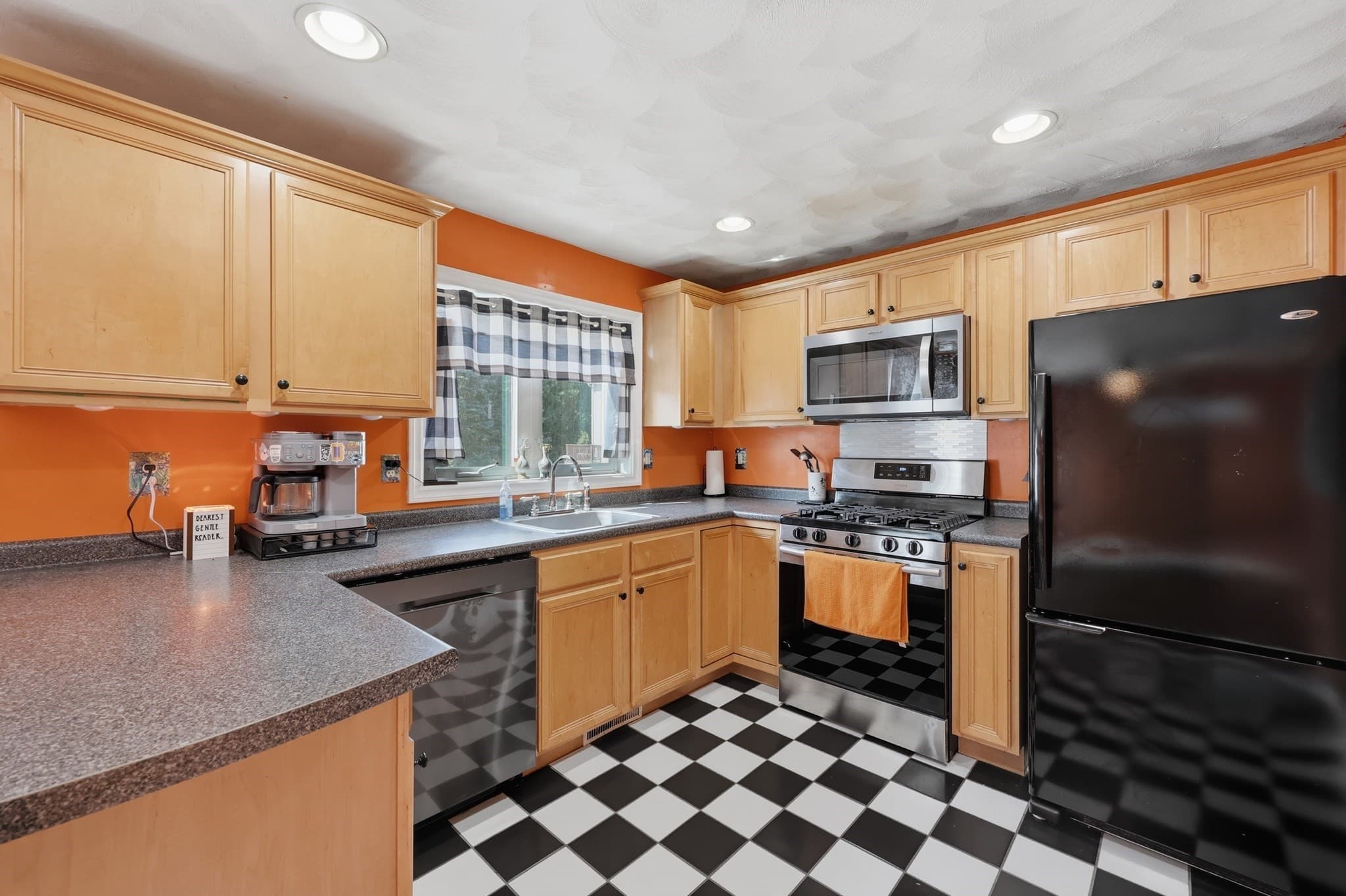 Condominium at 28 Groveland Commons Way # 28, Groveland MA 01834, photo 9 of 30