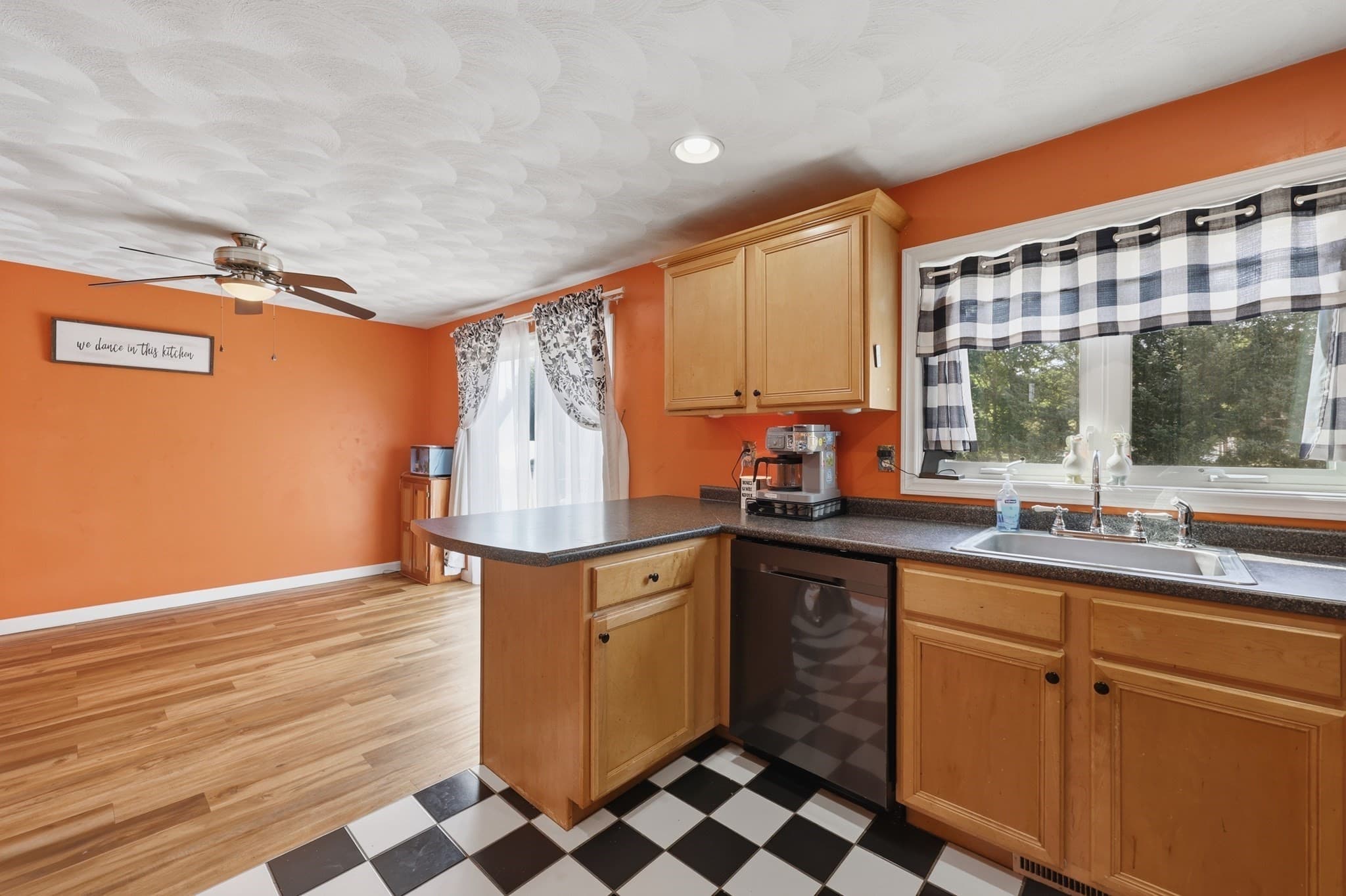 Condominium at 28 Groveland Commons Way # 28, Groveland MA 01834, photo 10 of 30