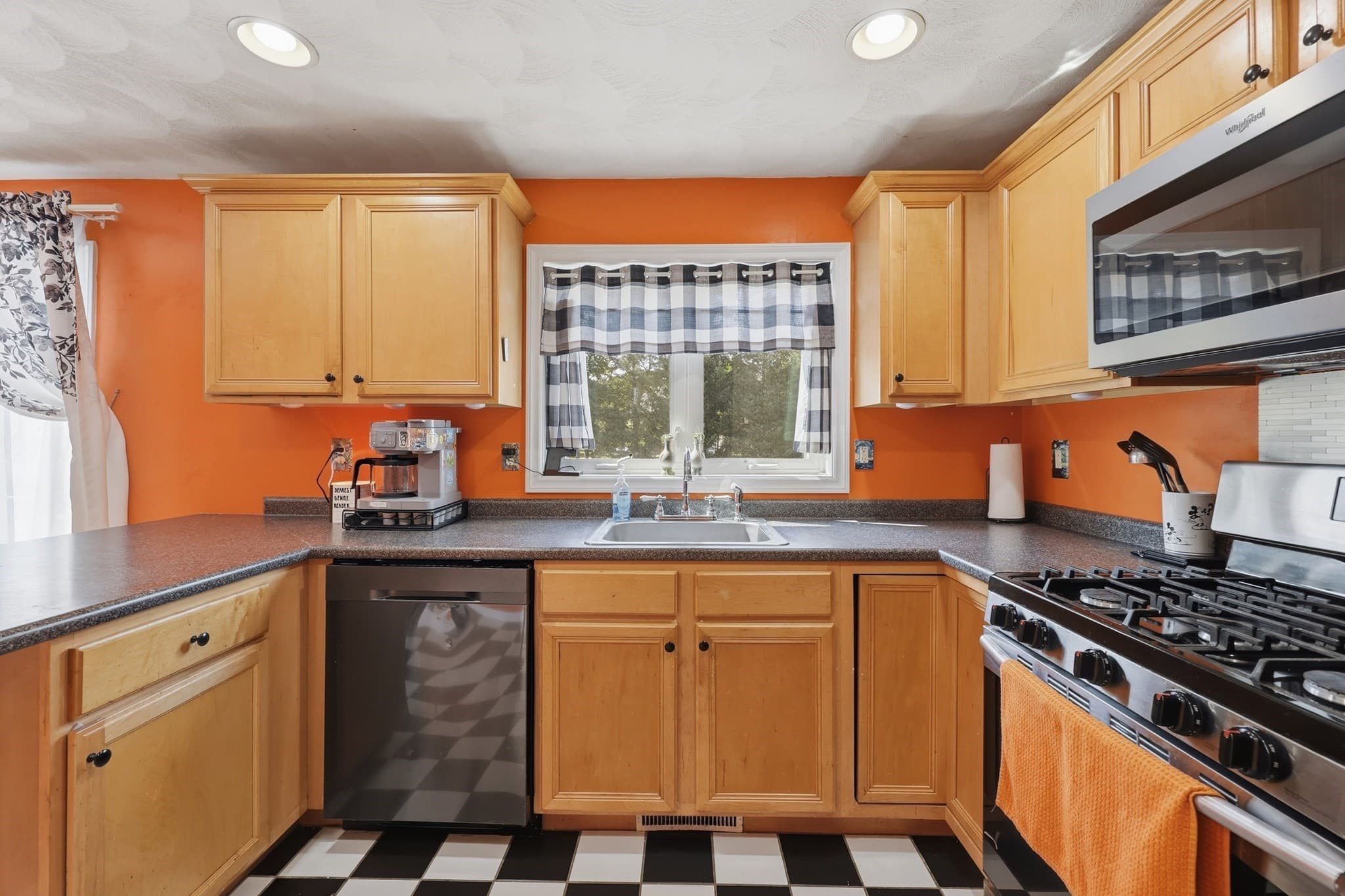 Condominium at 28 Groveland Commons Way # 28, Groveland MA 01834, photo 8 of 30