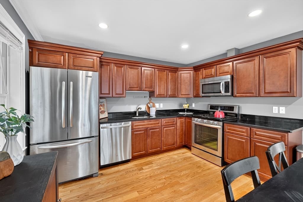 89 Overland Rd # 2, Waltham MA 02451 photo 6