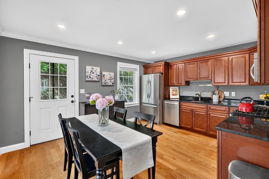 89 Overland Rd # 2, Waltham MA 02451 photo 5