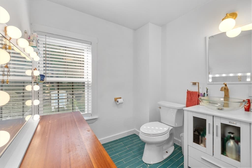 31 Merrimac St # 31, Amesbury MA 01913 photo 17