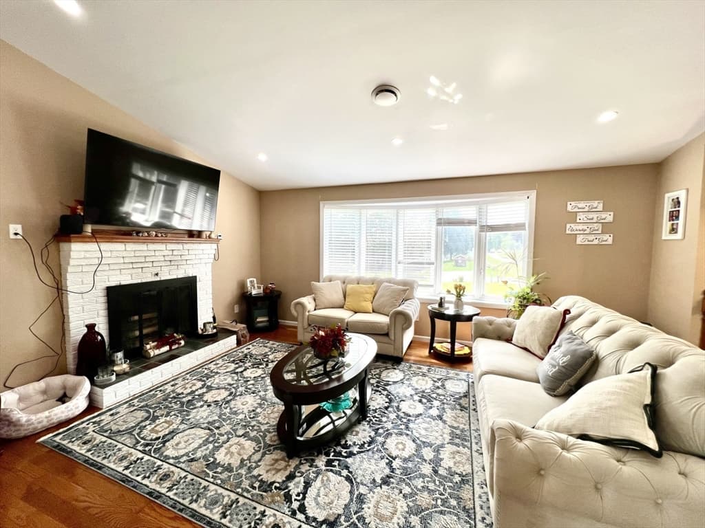 27 Hill St, Leominster MA 01453 photo 11