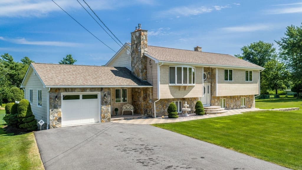 38 Cushing Ln, Acushnet MA 02743 photo 3
