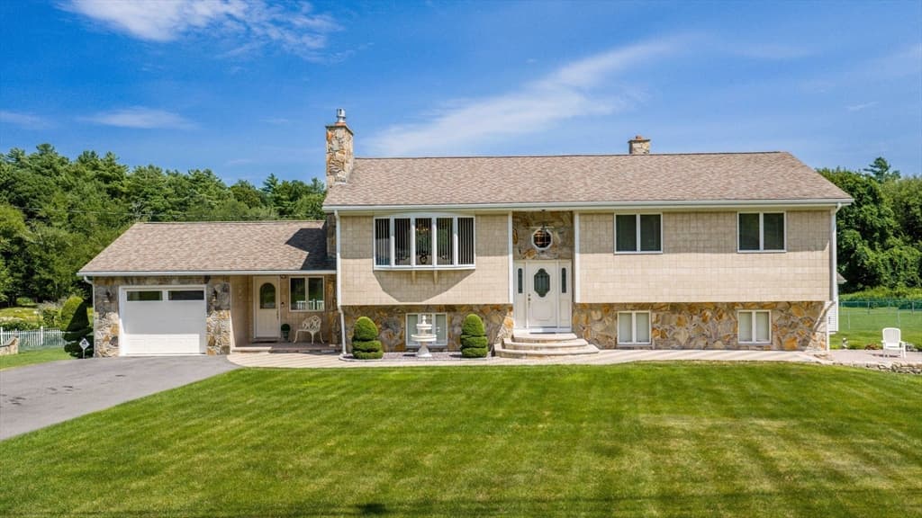 38 Cushing Ln, Acushnet MA 02743