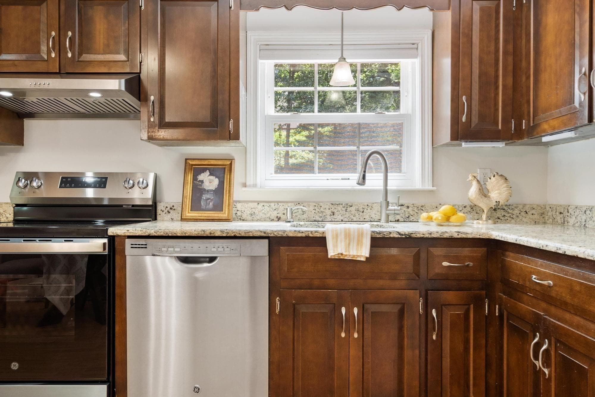 Single Family Residence at 35 Longfellow Rd, Shrewsbury MA 01545, photo 14 of 42
