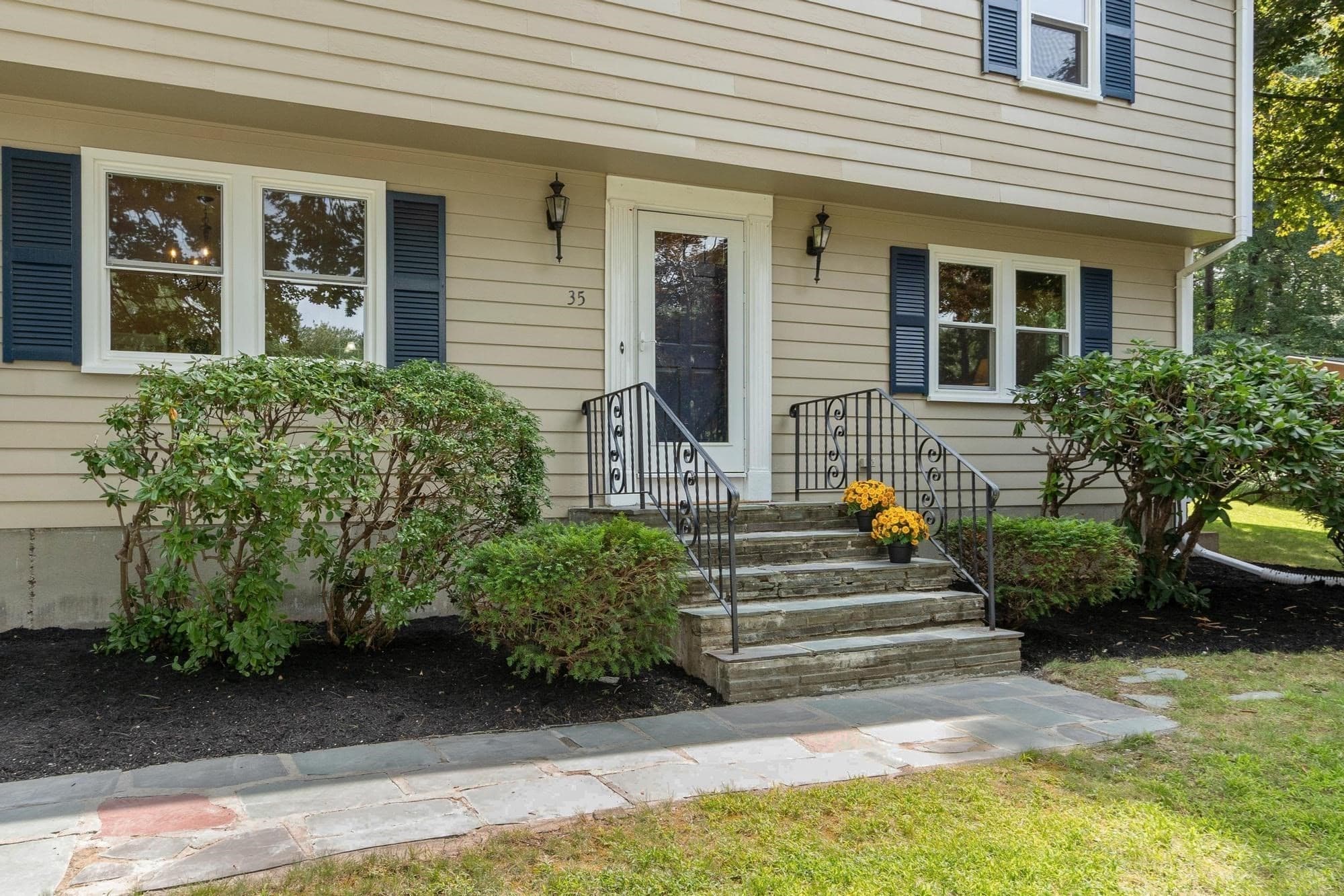 Single Family Residence at 35 Longfellow Rd, Shrewsbury MA 01545, photo 4 of 42