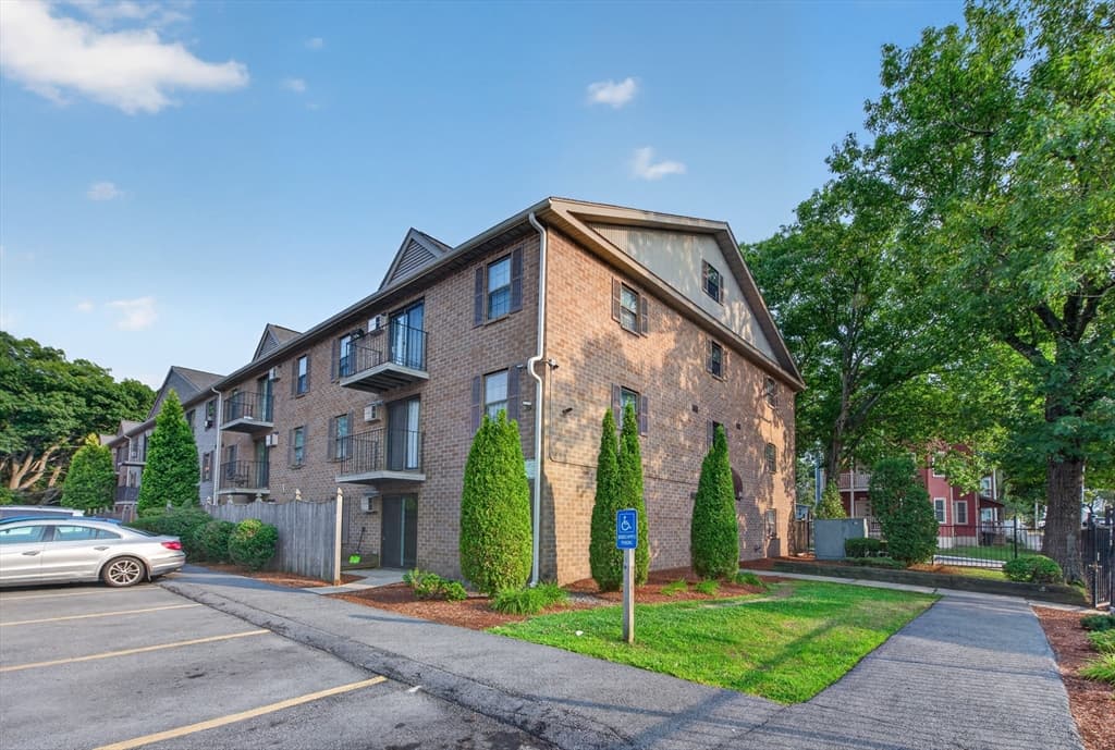 80 Stanton St # 27, Worcester MA 01605
