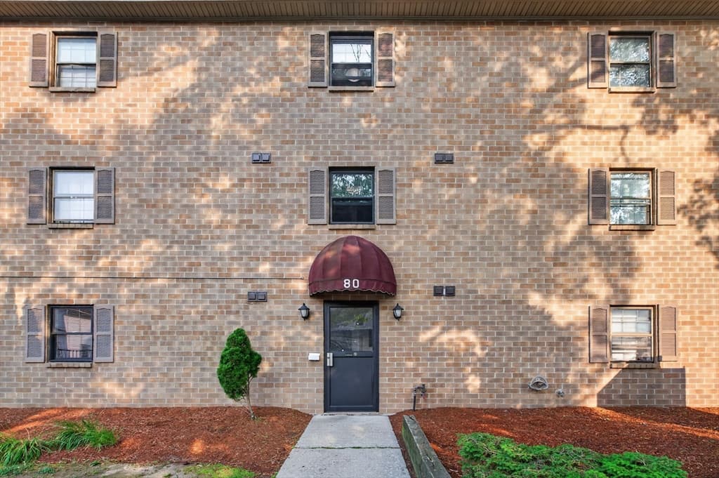 80 Stanton St # 27, Worcester MA 01605 photo 4