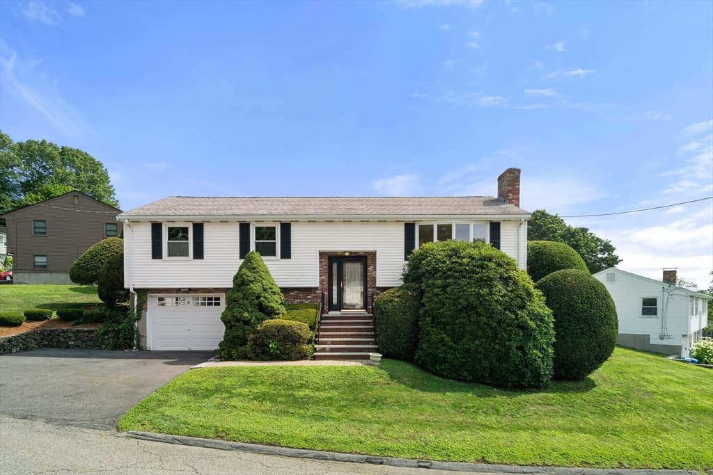 31 Phillips Cir, Waltham MA 02452 photo 2
