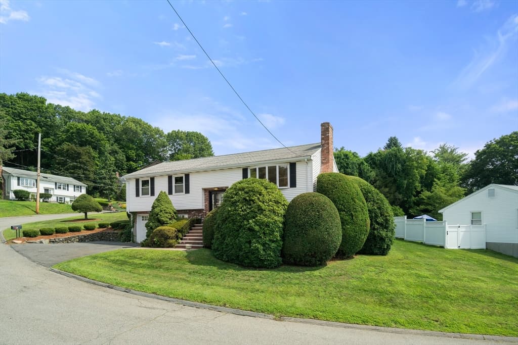 31 Phillips Cir, Waltham MA 02452 photo 6