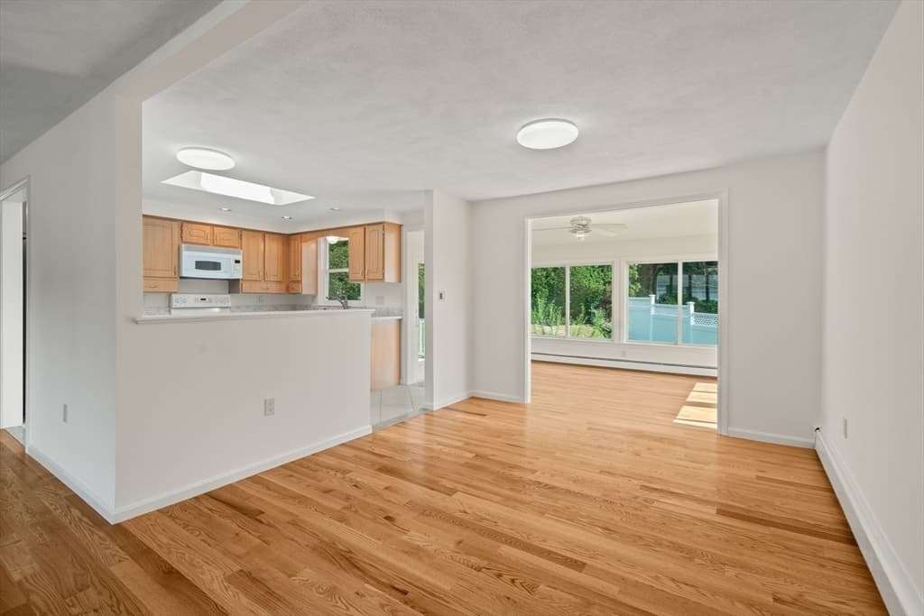 31 Phillips Cir, Waltham MA 02452 photo 13