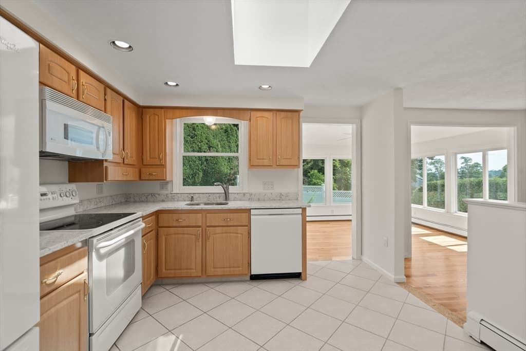 31 Phillips Cir, Waltham MA 02452 photo 16