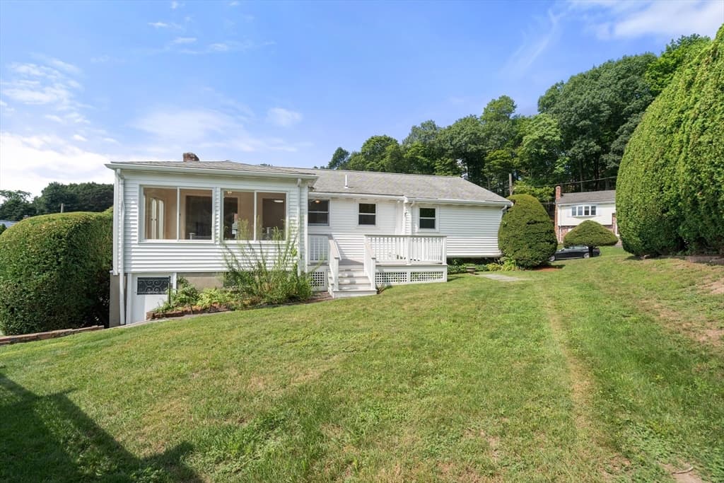 31 Phillips Cir, Waltham MA 02452 photo 3