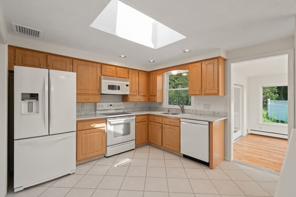 31 Phillips Cir, Waltham MA 02452 photo 15