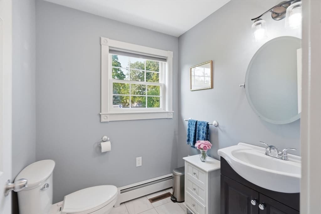 76 Whitlow St, New Bedford MA 02740 photo 11