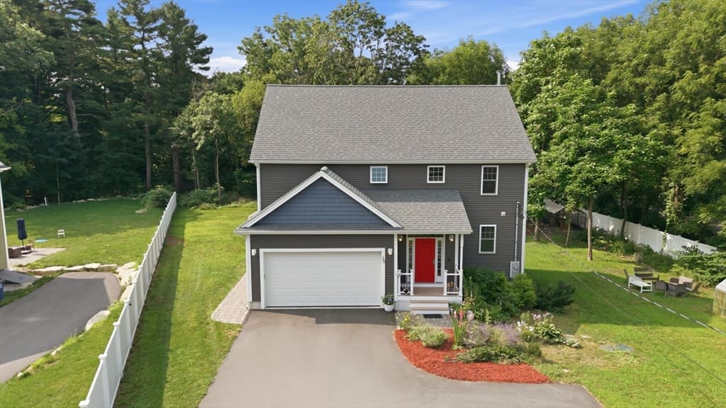 35 Milford St, Medway MA 02053 photo 2