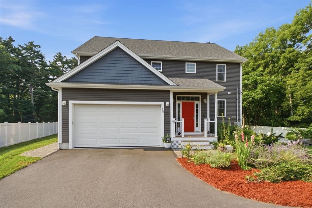 35 Milford St, Medway MA 02053