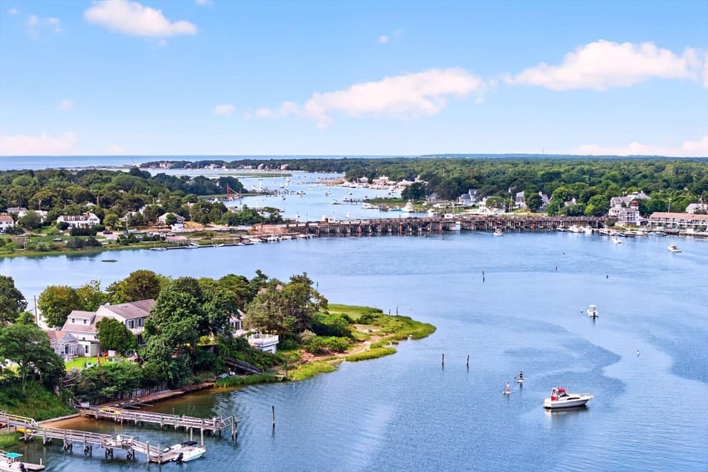33 Horsefoot Rd, Dennis MA 02638