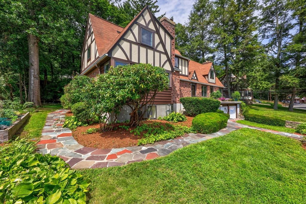 6 Old Brook Dr, Worcester MA 01609 photo 8