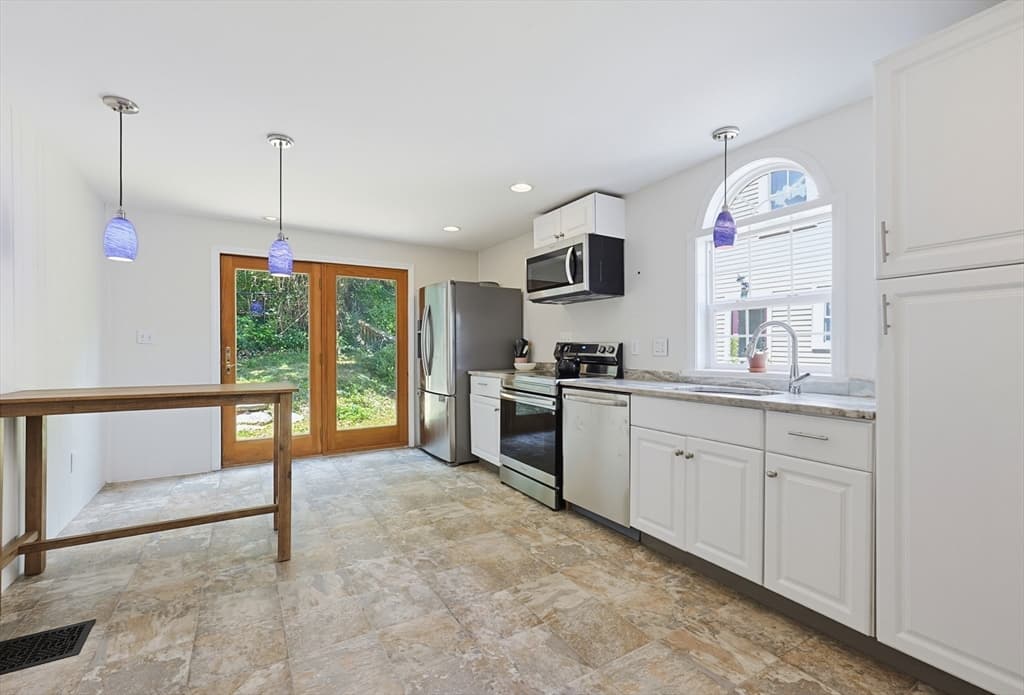 110 Essex St, Beverly MA 01915 photo 12