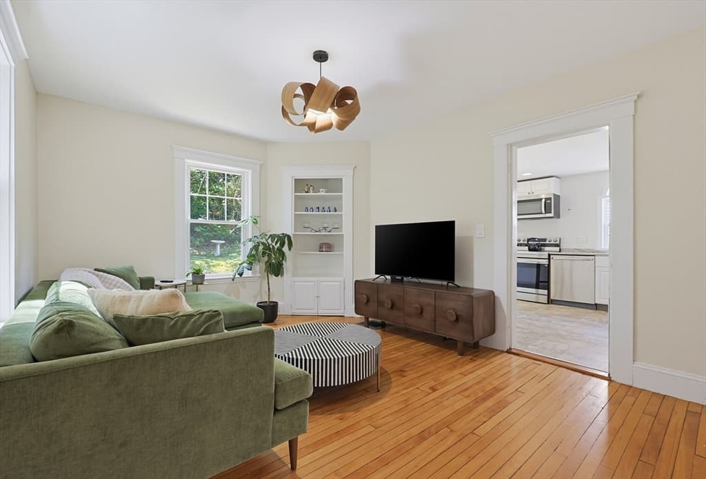 110 Essex St, Beverly MA 01915 photo 5