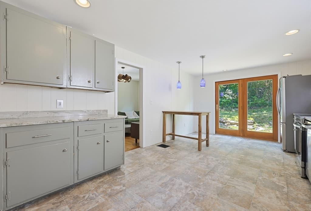 110 Essex St, Beverly MA 01915 photo 11