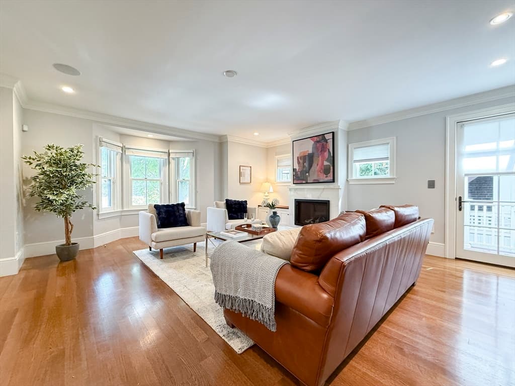 35 Willard St, Cambridge MA 02138 photo 3