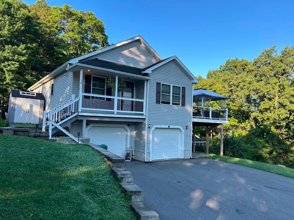 19 Chipman St, Clinton MA 01510
