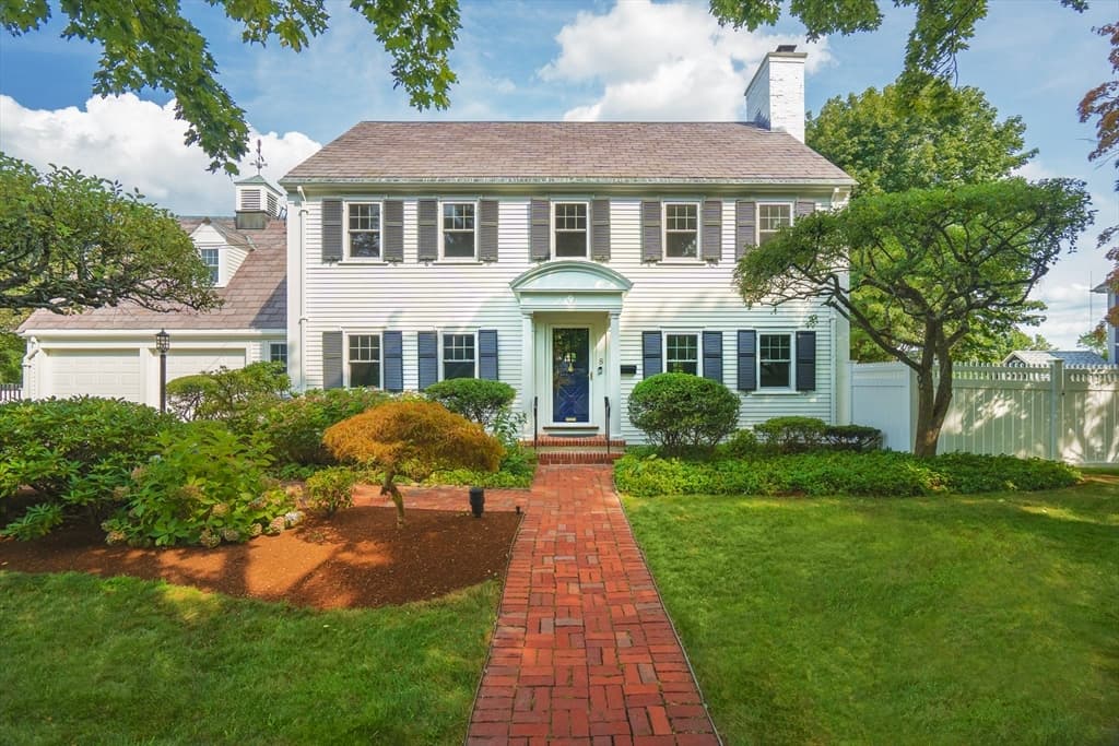8 Manitoba Rd, Newton MA 02468