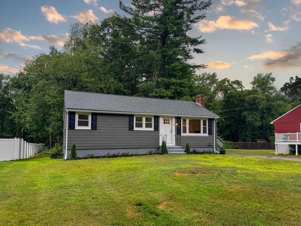 13 Center St, Medway MA 02053 photo 2